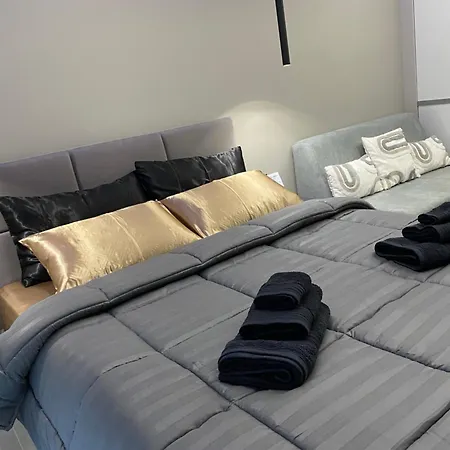 Crystal Grey Elite Apartment *